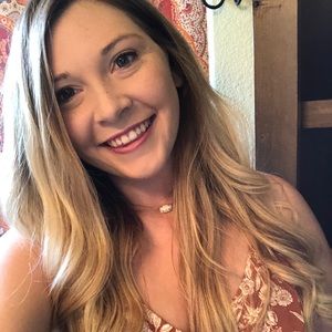 Meet your Posher, Olivia